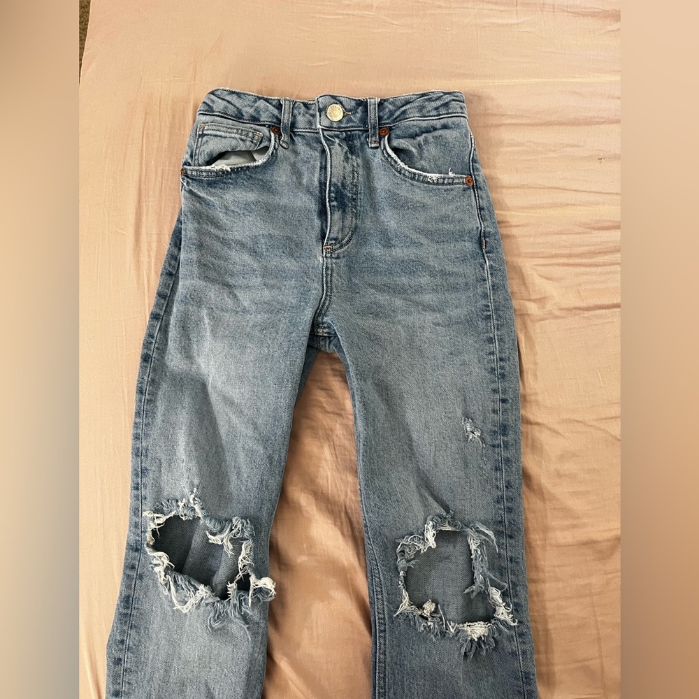 ZARA jeans with knee cut